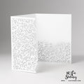 Biały matowy pocketfold wycinany laserowo z kopertą