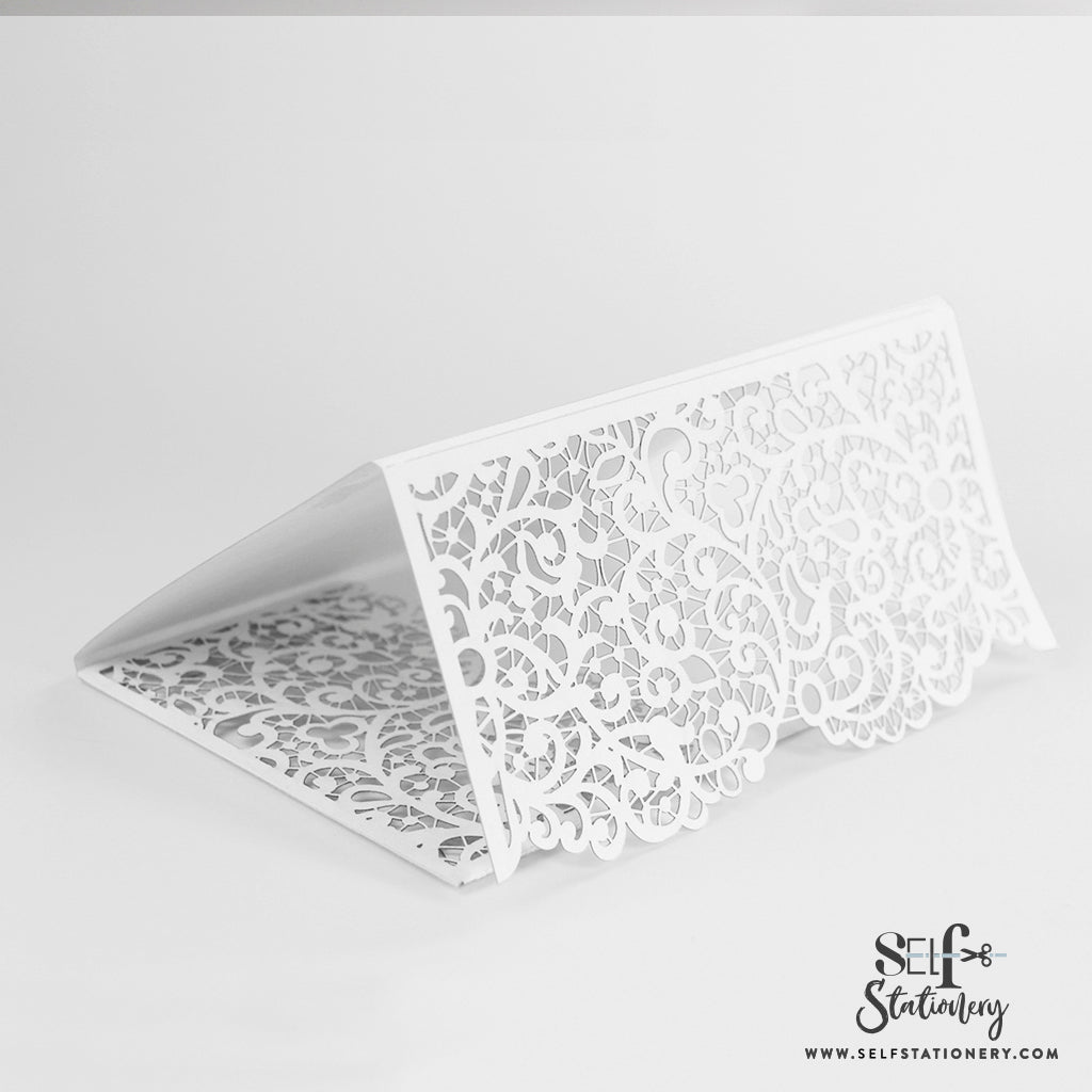 Biały matowy pocketfold wycinany laserowo z kopertą