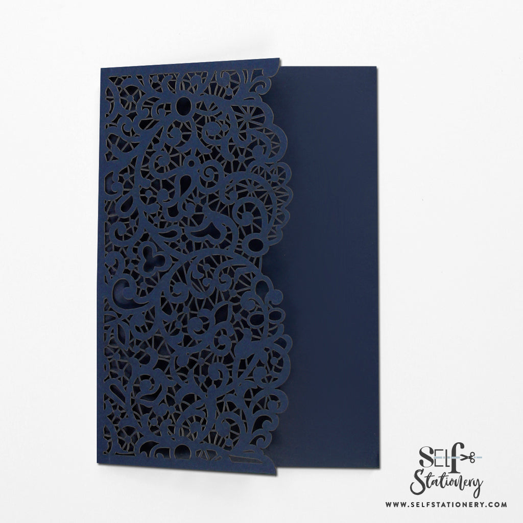 Granatowy pocketfold wycinany laserowo z kopertą
