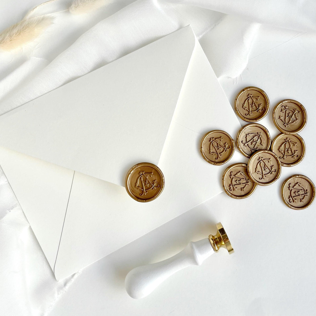 Personalizowana Naklejka Lakowa z Monogramem, Eleganckie Pieczęcie z Inicjałami na Zaproszenia Ślubne, Połączone Inicjały