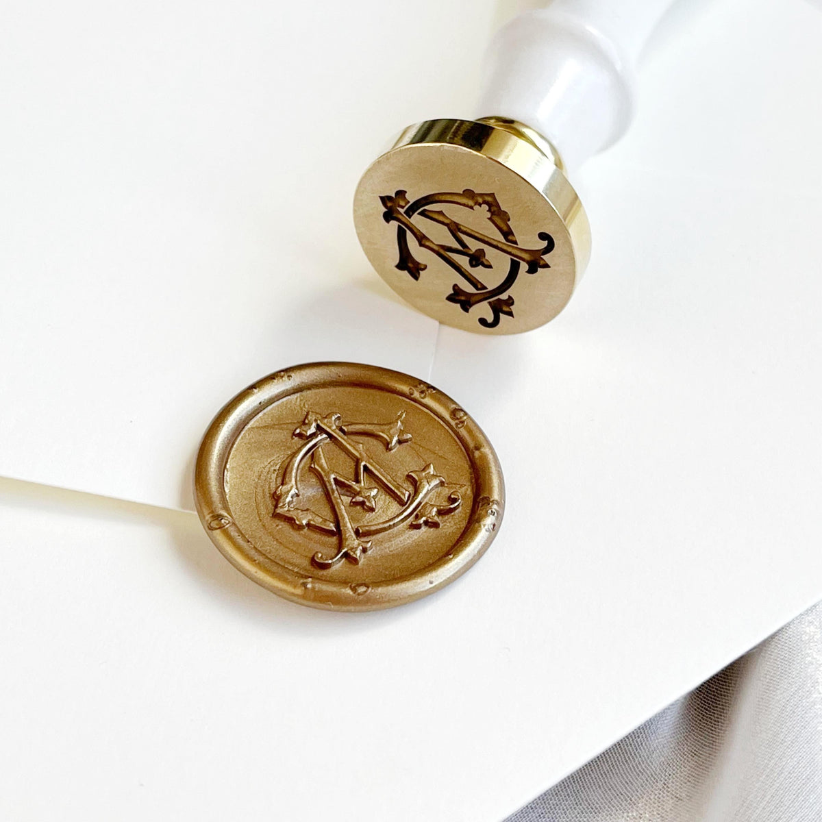 Personalizowana Naklejka Lakowa z Monogramem, Eleganckie Pieczęcie z Inicjałami na Zaproszenia Ślubne, Połączone Inicjały