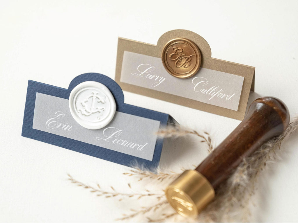Wizytówki ślubne z pieczęcią lakową, Personalizowane winietki, Wizytówki z liściem botanicznym, Wizytówki z monogramem na stół weselny